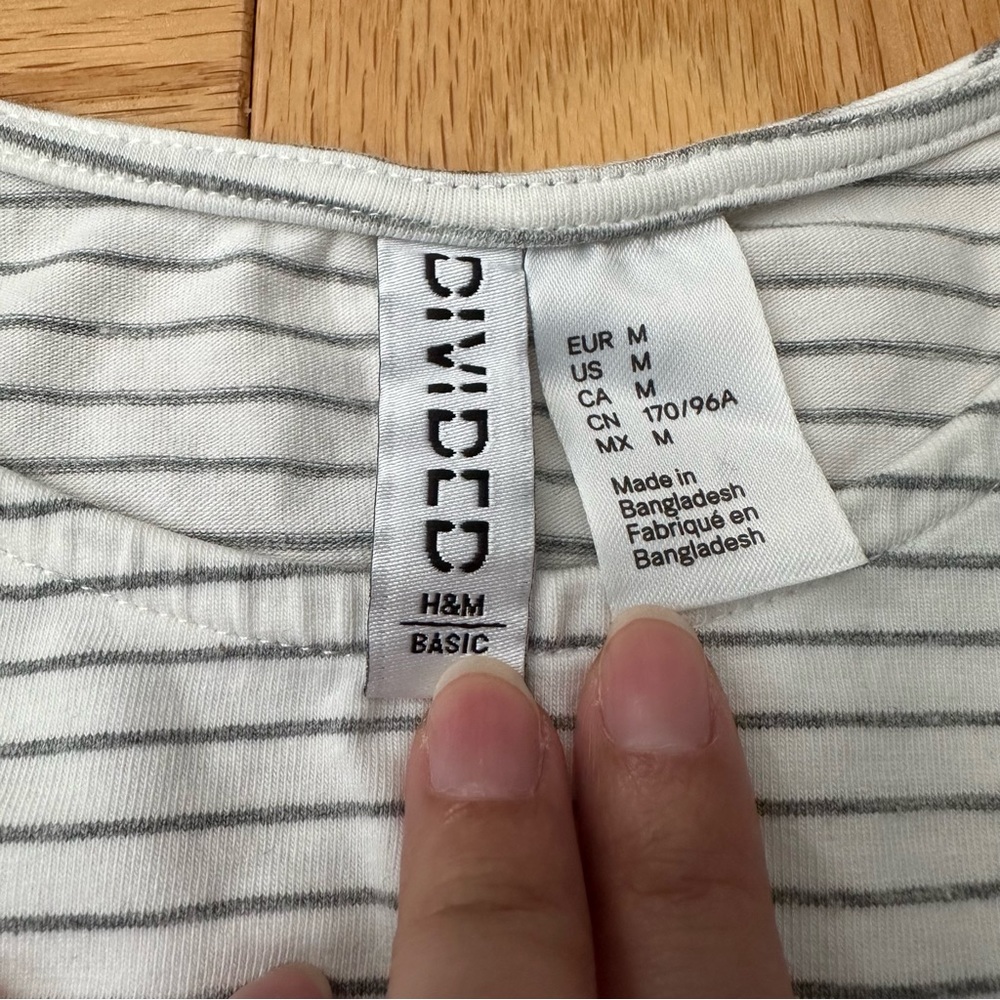NWOT H&M Cropped Racerback Tank - Picture 3 of 4